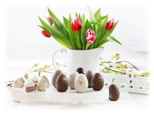 Цвятя и шоколадови яйца за Великден