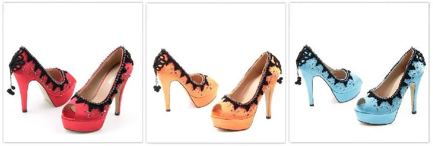 Дамски обувки с декоративни камъчета.