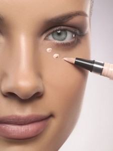 62bf9fff53e90d5e_How-to-Keep-Concealer-From-Caking.xxxlarge_1