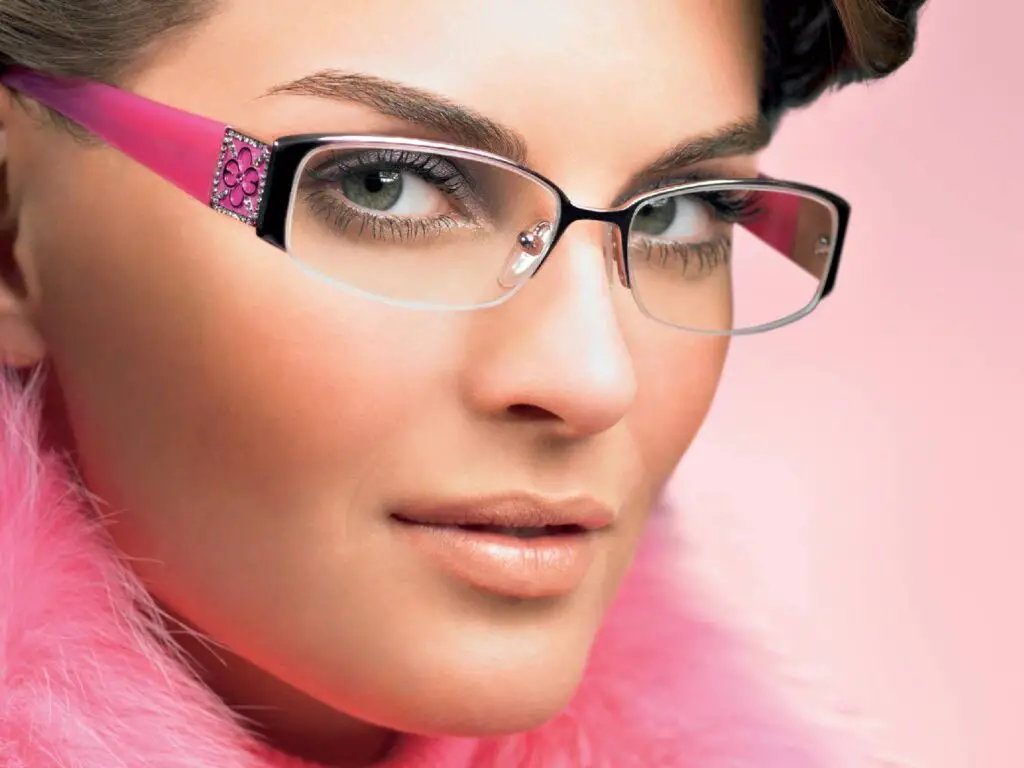 Как да изглеждаме красиви, когато носим очила? - от Modernitta